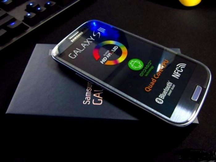 Продам мобильный телефон Samsung I9300 Galaxy S III б/у 