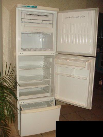 холодильник с морозильником Stinol 104Q No Frost, трёхкамерный